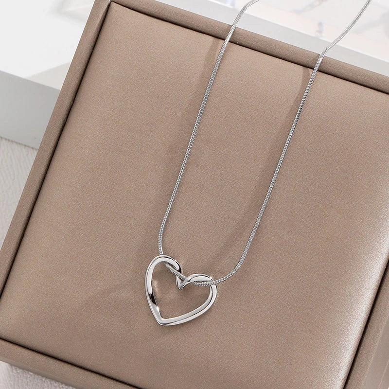 Fashion Twist Heart Pendant Necklace for Women, Gold Plated Stainless Steel Jewelry, Elegant Gift for Her