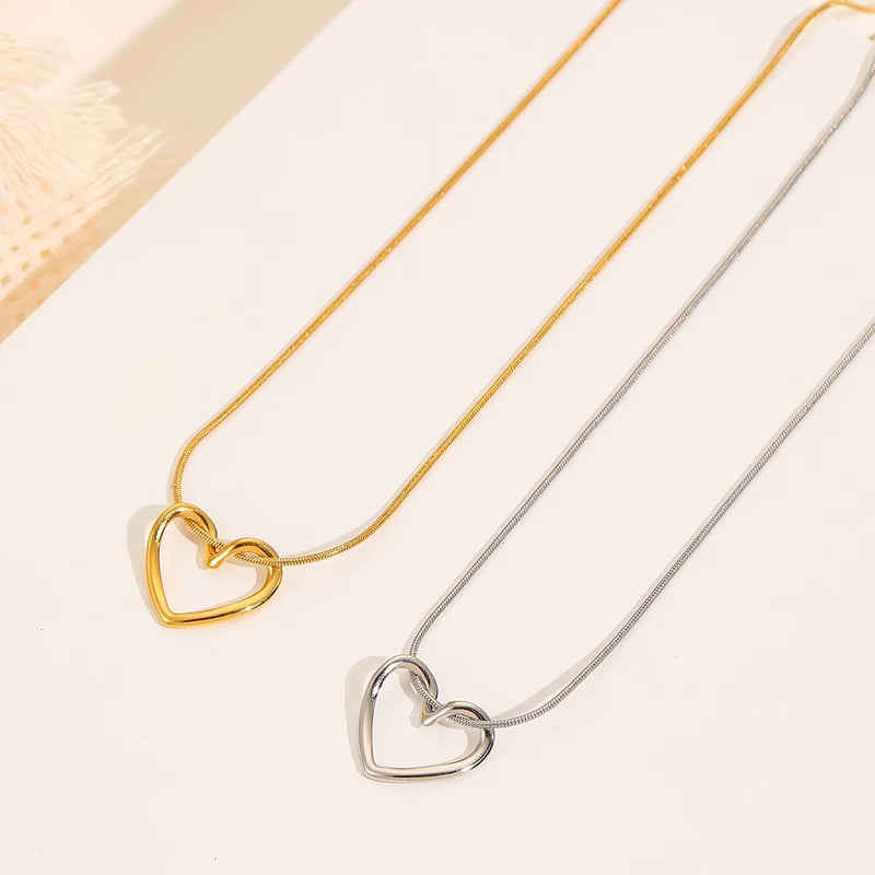 Fashion Twist Heart Pendant Necklace for Women, Gold Plated Stainless Steel Jewelry, Elegant Gift for Her